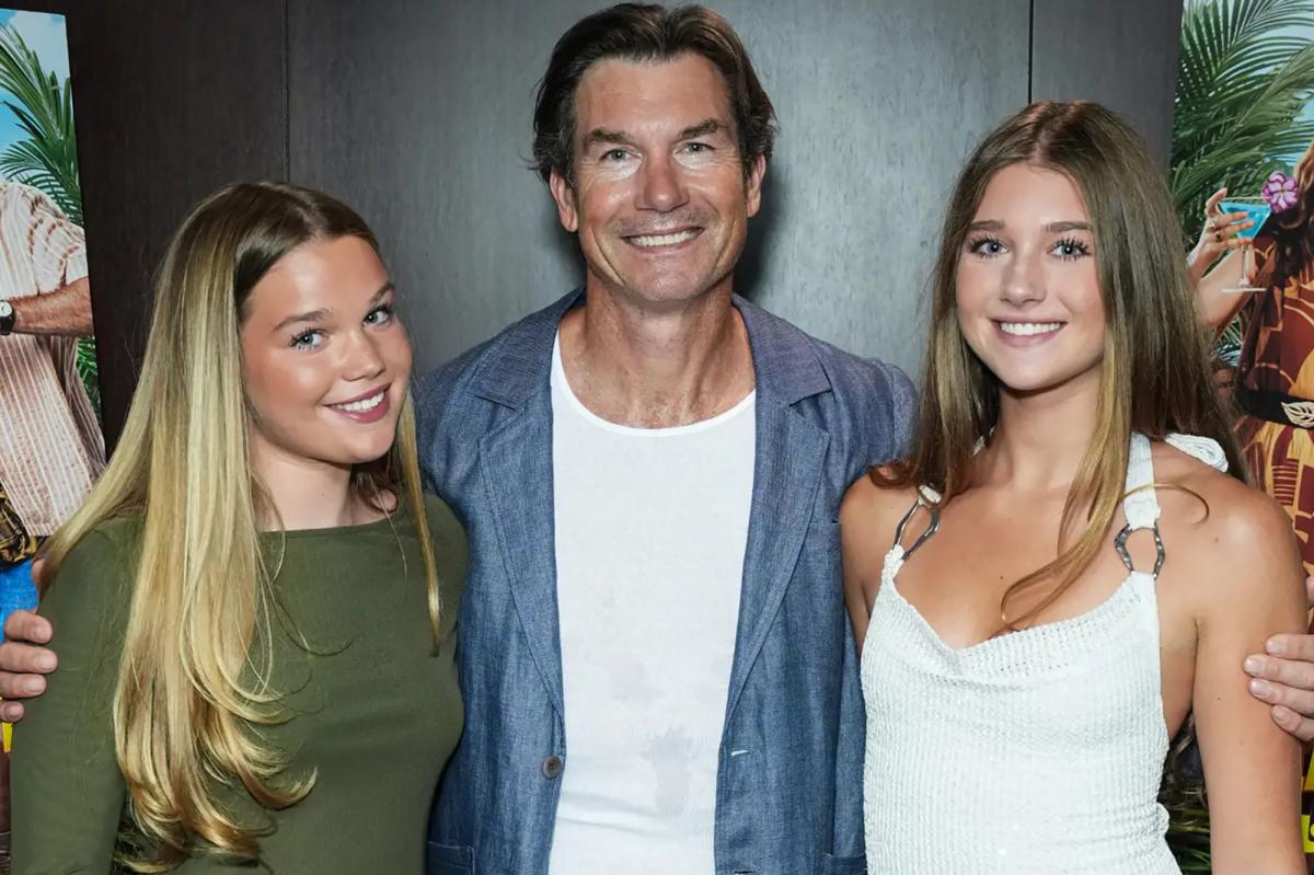 Jerry O’Connell and Rebecca Romijn’s twins are spitting image of famous parents in rare red carpet appearance