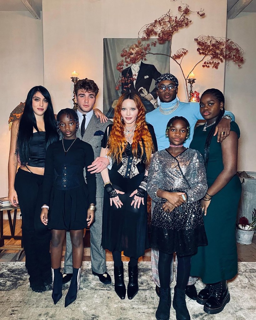 Madonna poses with her children Lourdes Leon, Rocco Ritchie, David Banda, Mercy James, Estere Ciccone, and Stella Ciccone.