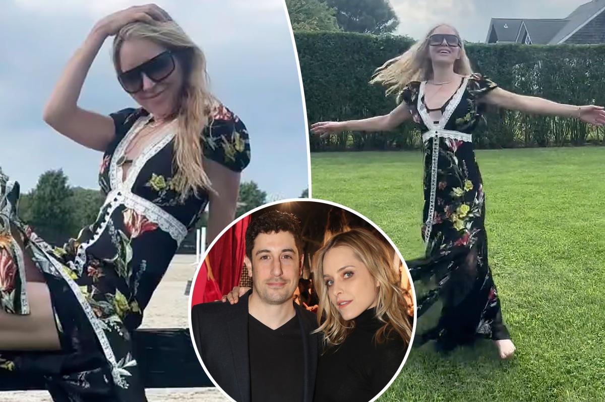 ‘Massively depressed’ Jenny Mollen gives a glimpse at how she’s ‘surviving’ amid Jason Biggs split