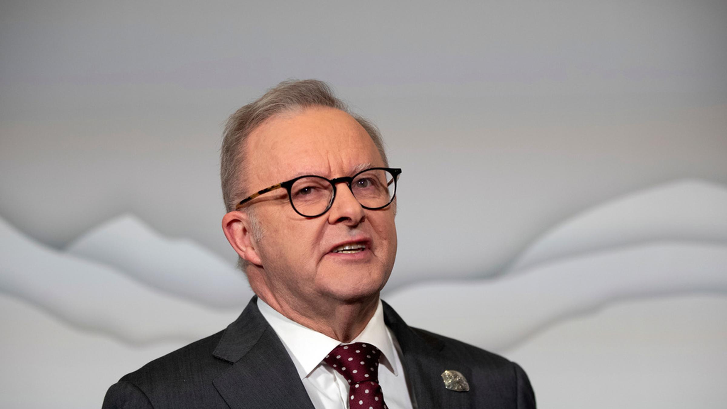 Australia’s PM Apologizes for ‘Inappropriate’ Comment About Kylie Minogue