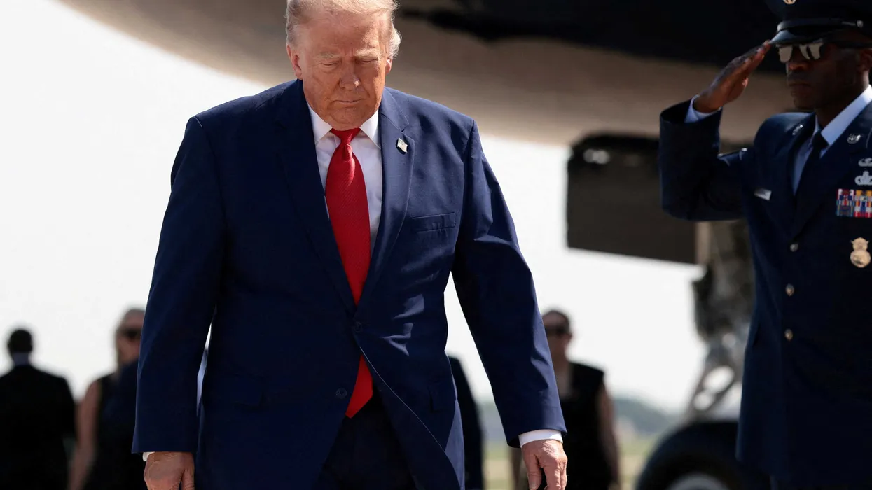 Trump taunted by former official after ‘latest corrupt feat’ hands Dems powerful ‘gift’