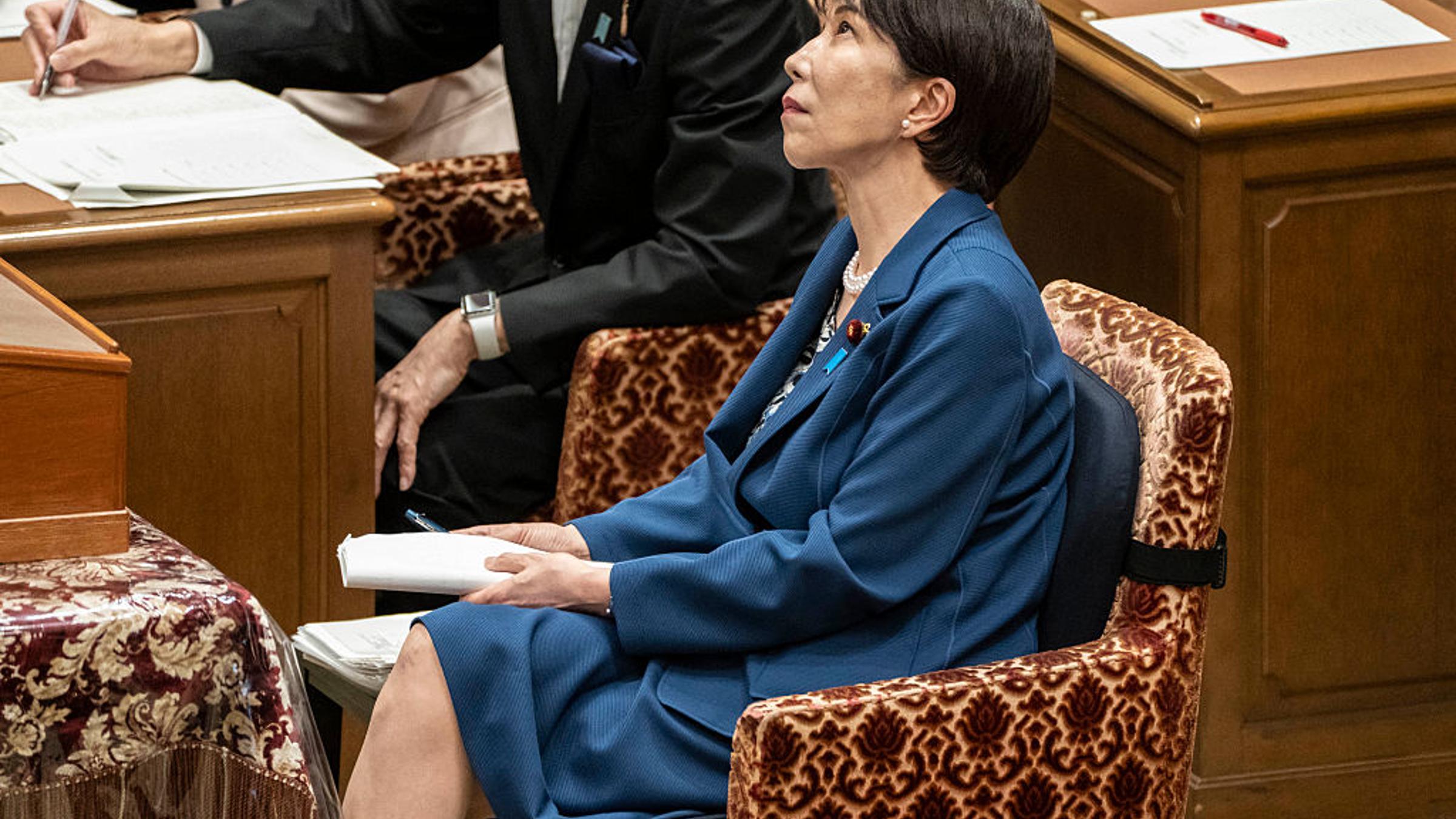 In Japan, Prime Minister’s Sleep Schedule Prompts Work-Life Balance Debate