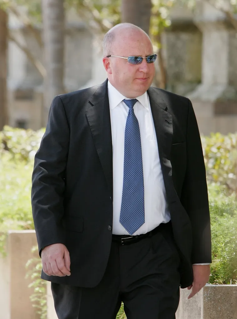 Adam Kidan, business associate of Jack Abramoff, walks into court wearing sunglasses.