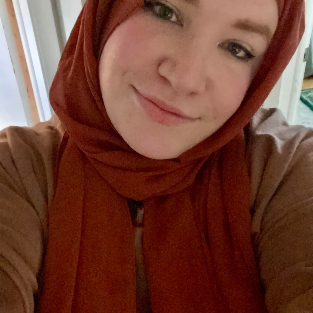 Washburn began wearing Muslim garb, including hijab, shortly after the October 7, 2023, attacks against Israel, neighbors claimed.