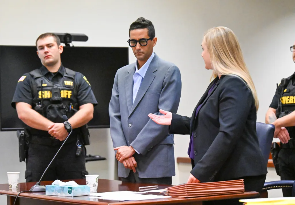 Luciano Frattolin and his defense attorney Emily Lynn Evatt appearing in court with two sheriffs.