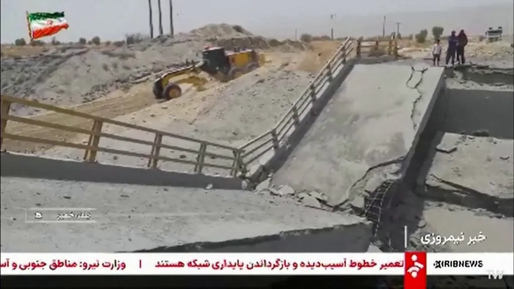 Aftermath of US strikes on two bridges in Bandar Khamir County.