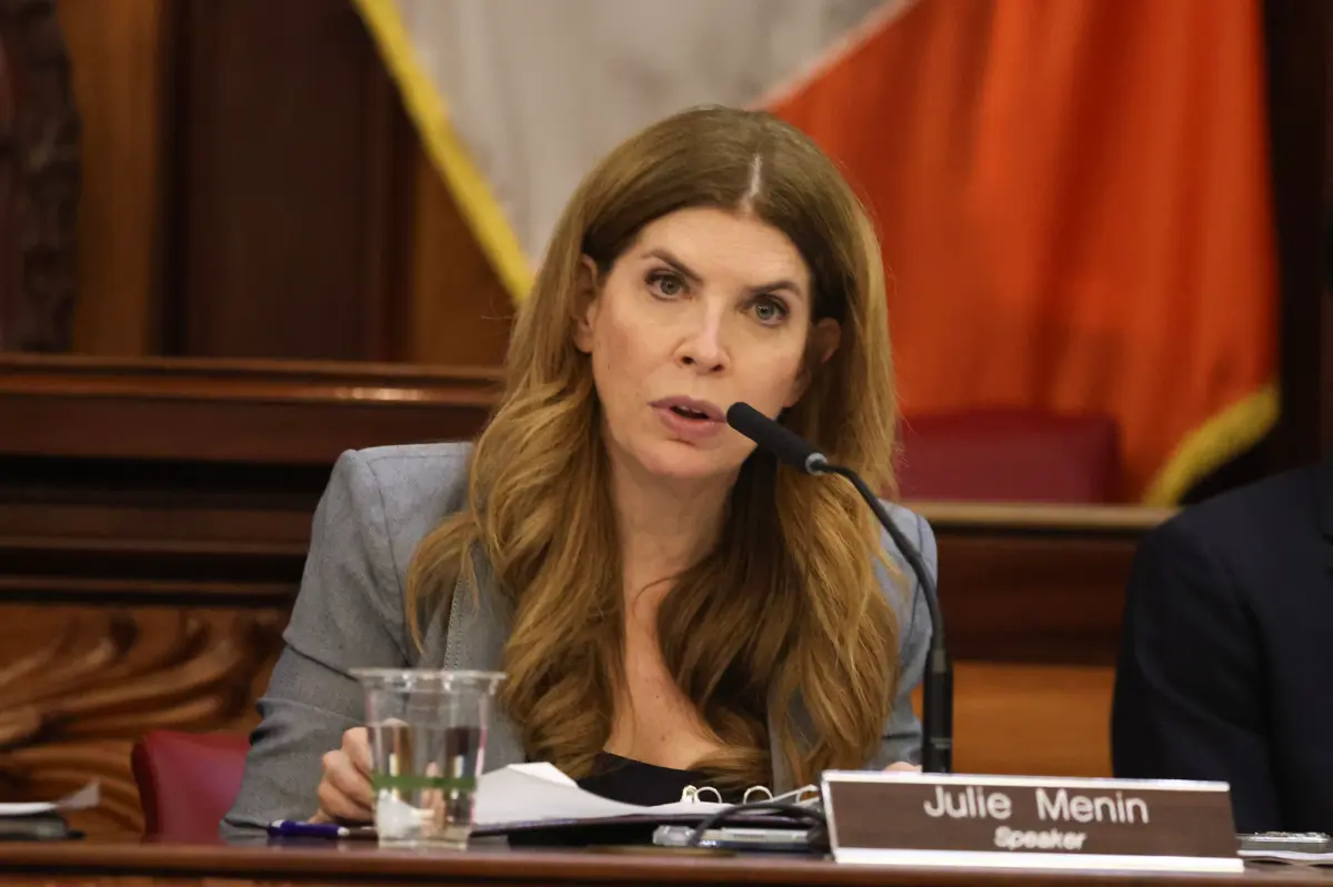 Council pay raise is sick joke on working people of New York