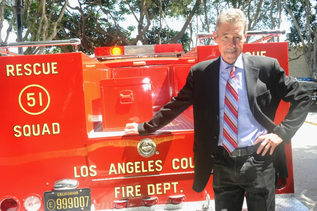 Randolph Mantooth standing next to the 