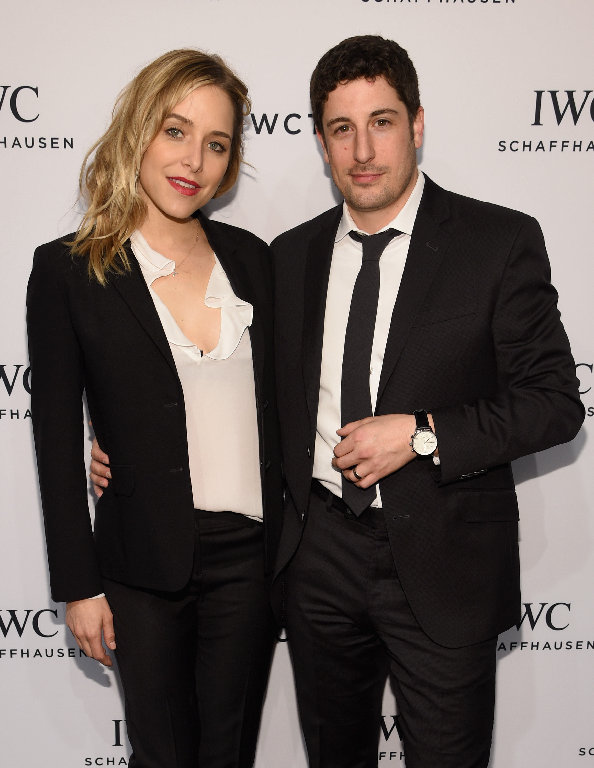 Actors Jenny Mollen and Jason Biggs posing at the "For the Love of Cinema" gala.