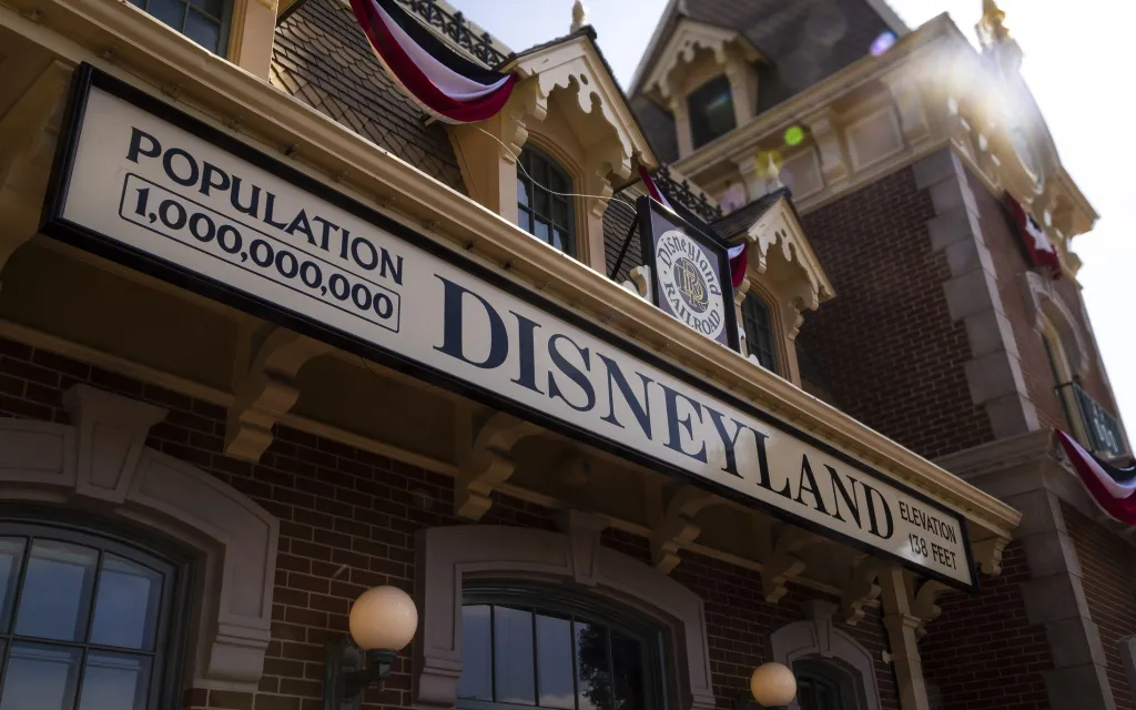 The Disneyland sign displaying "Population 1,000,000,000".