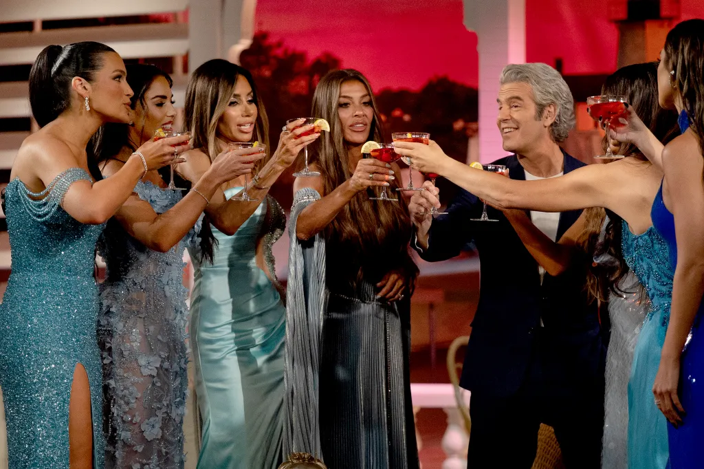 Ashley Iaconetti, Rosie DiMare, Rulla Nehme Pontarelli, Liz McGraw, and Andy Cohen toasting with cocktails during "The Real Housewives of Rhode Island" reunion.