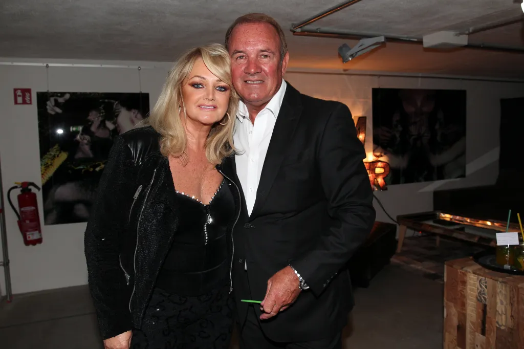 Bonnie Tyler and Robert Sullivan posing together.