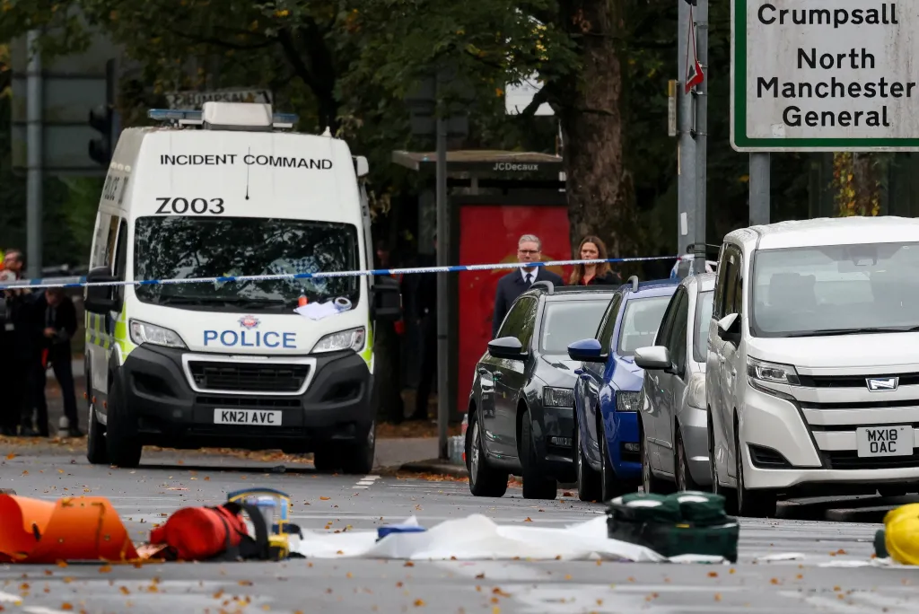British Prime Minister Keir Starmer and his wife Victoria Starmer visit the site of the Manchester synagogue attack.