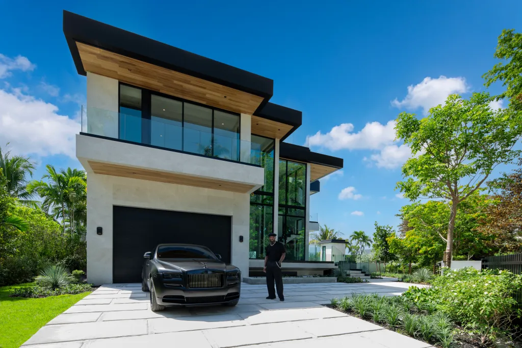 Buffalo Bills defensive tackle Larry Ogunjobi is putting his Miami residence on the market for $15.9 million. 