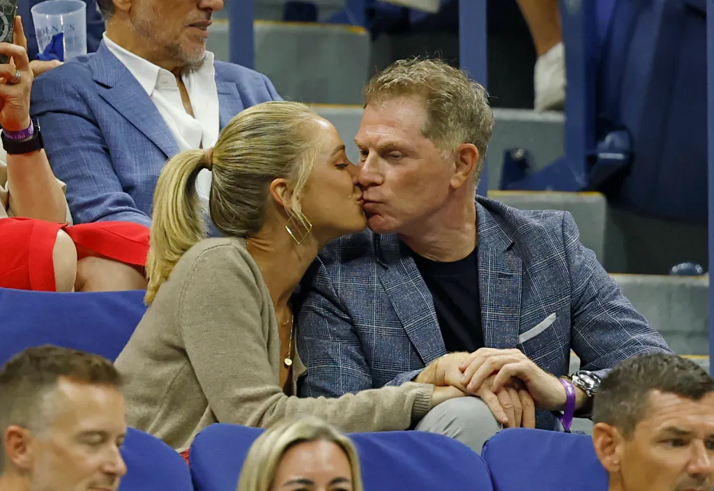 Bobby Flay kissing Brooke Williamson at the US Open Tennis Championships.