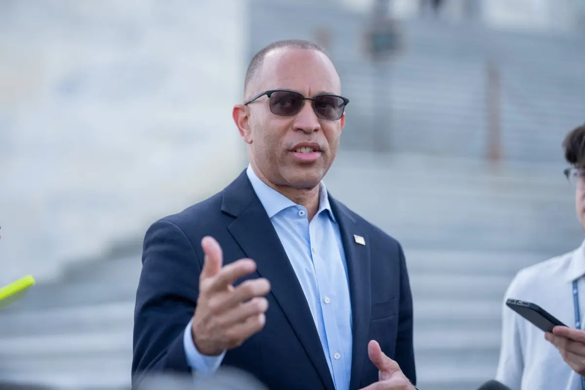 Scared Hakeem Jeffries rolls out the red carpet for DSA extremists — while they prep to feast on his carcass