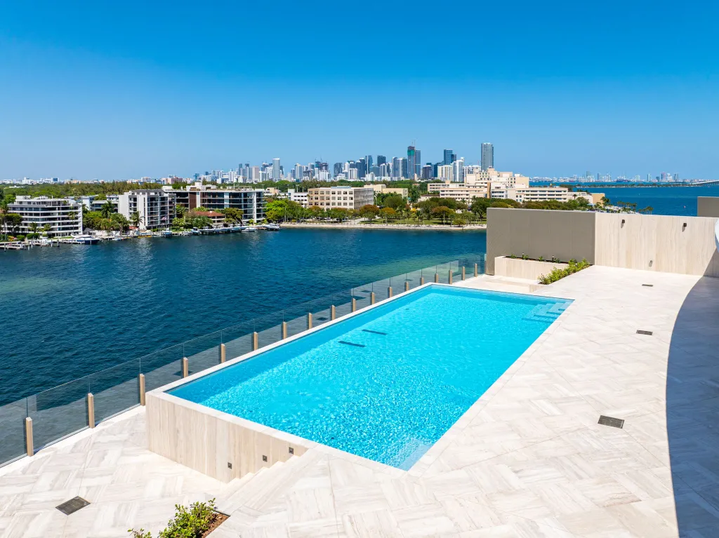 A 40 foot private pool makes a splash