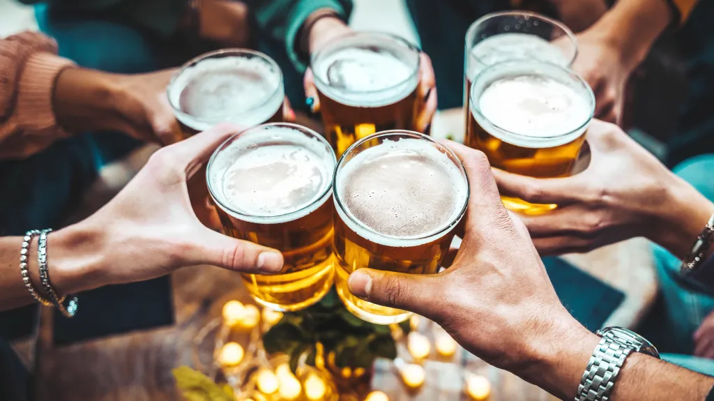People clinking beer glasses.