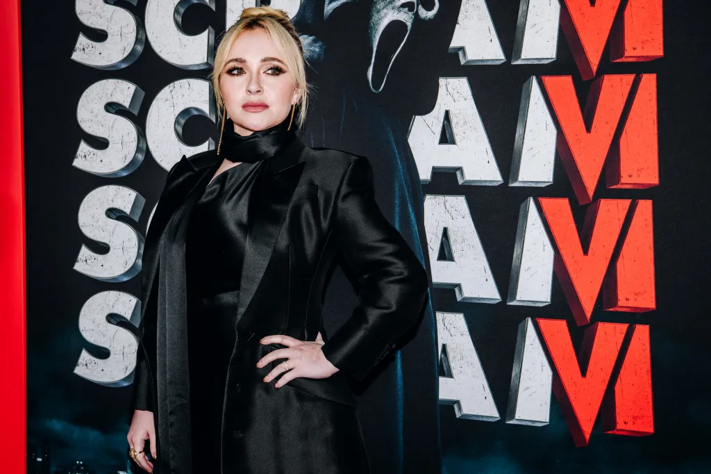 Hayden Panettiere poses on the red carpet at the "Scream VI" premiere.