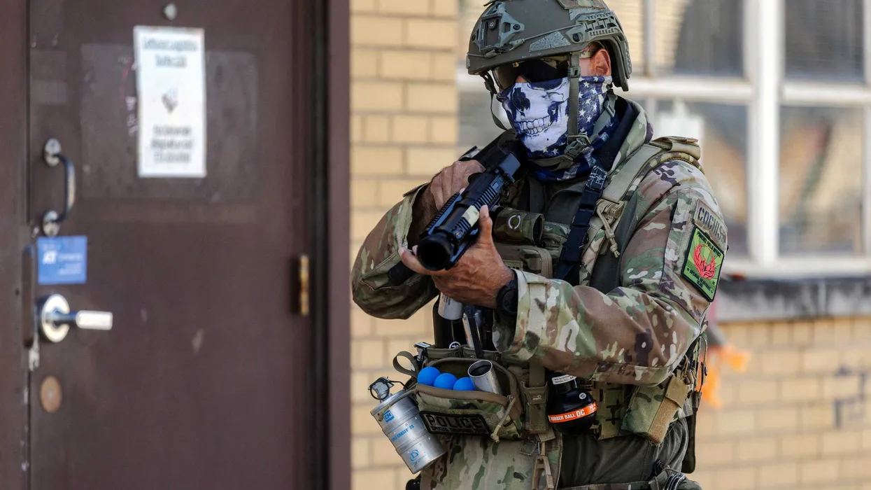 ICE quickly cordons off body after agents kill another person