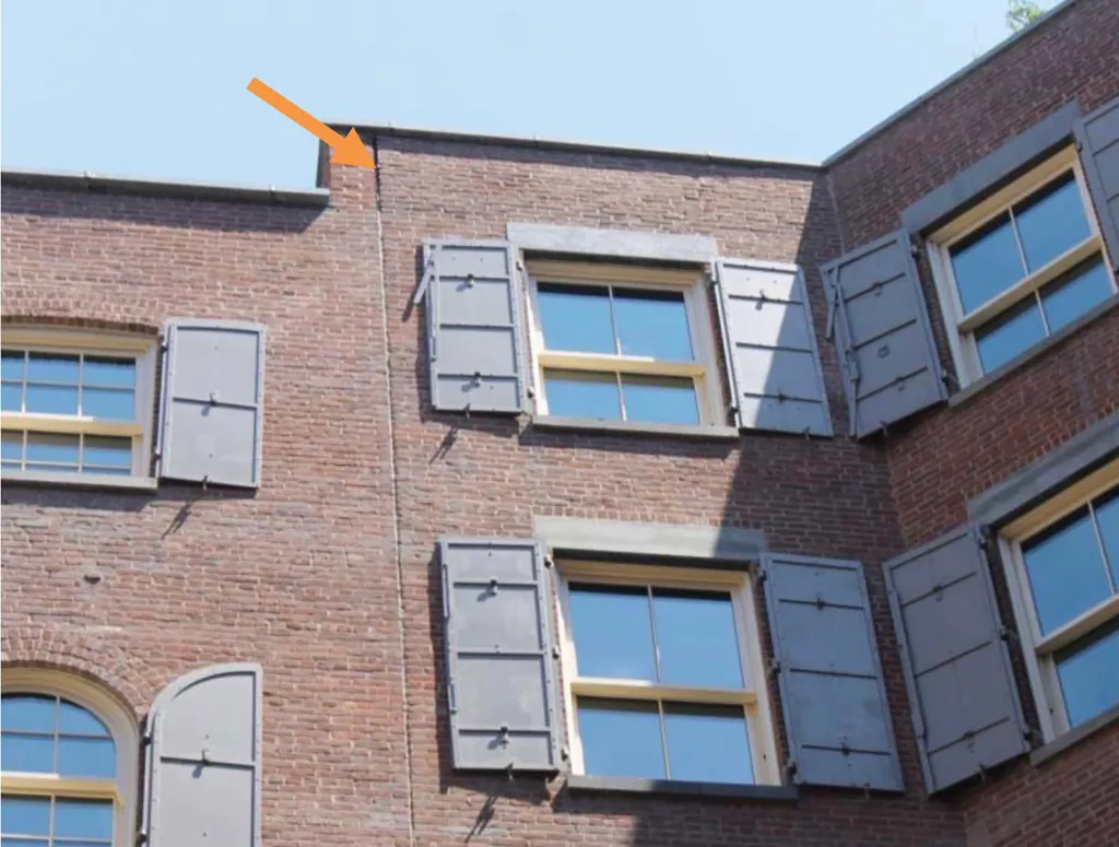 Court records show an image of an allegedly open expansion joint at 443 Greenwich.