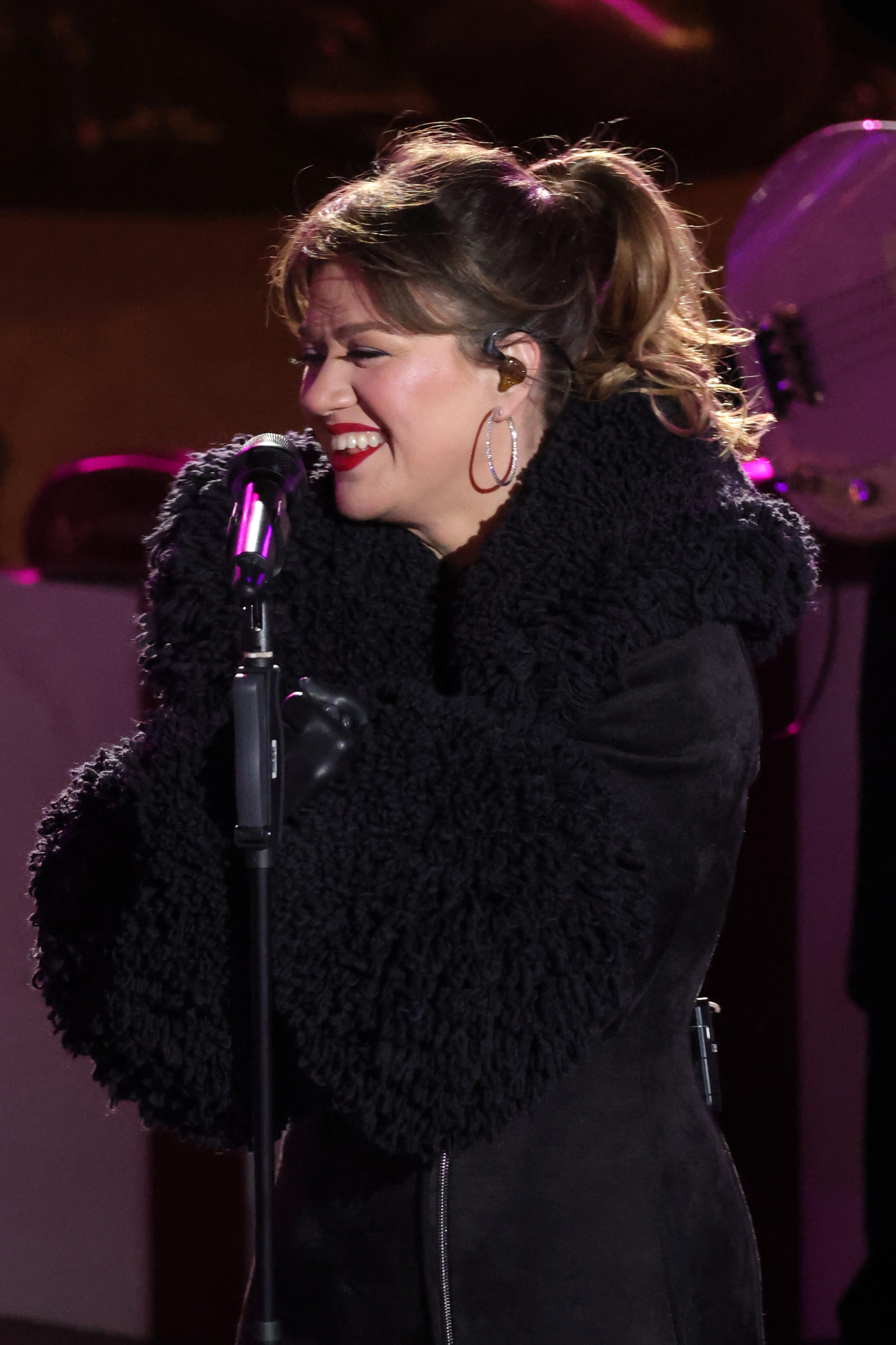 Kelly Clarkson performs at the 2024 Rockefeller Center Tree Lighting Ceremony.