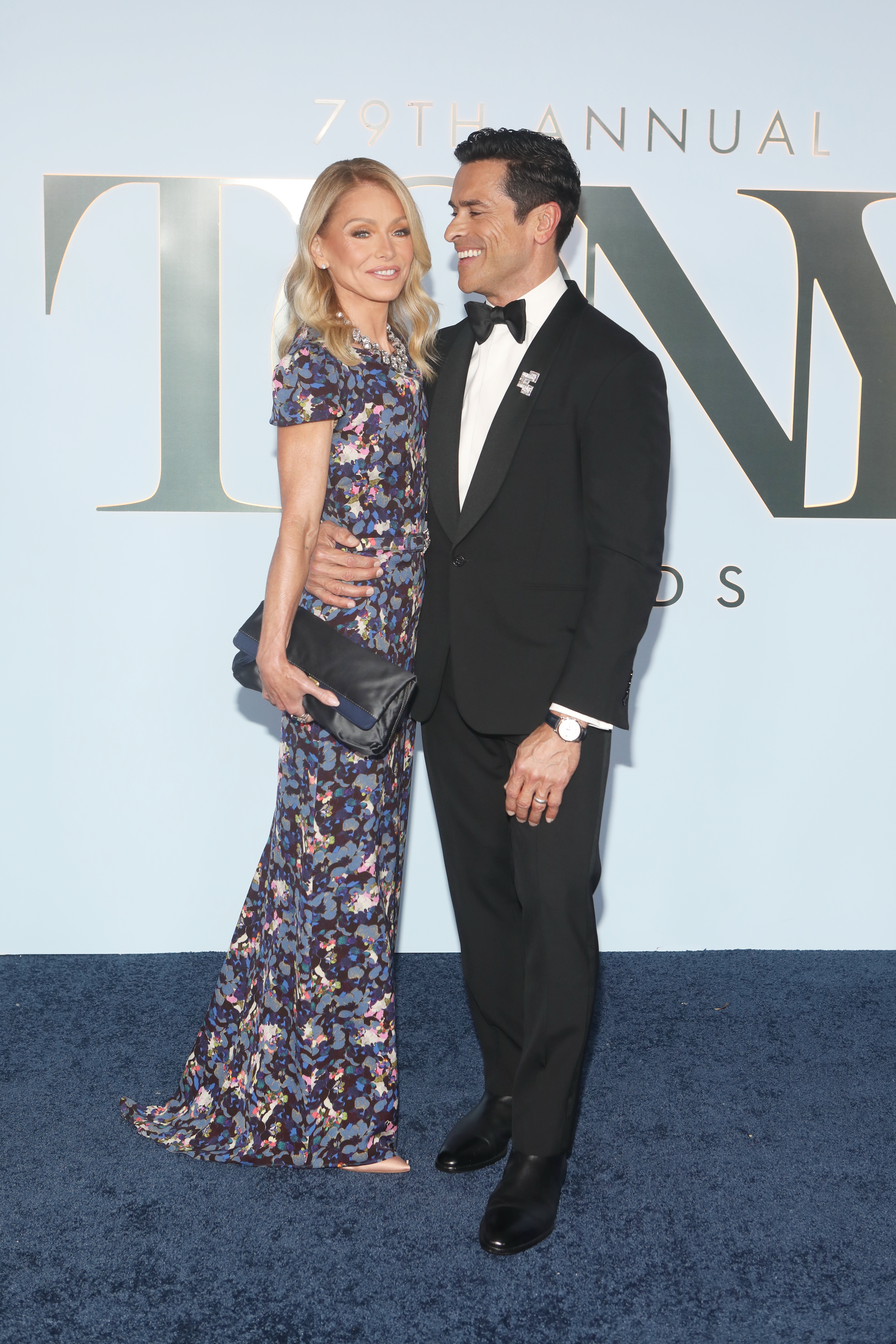 Kelly Ripa and Mark Consuelos attend The 79th Annual Tony Awards Red Carpet.