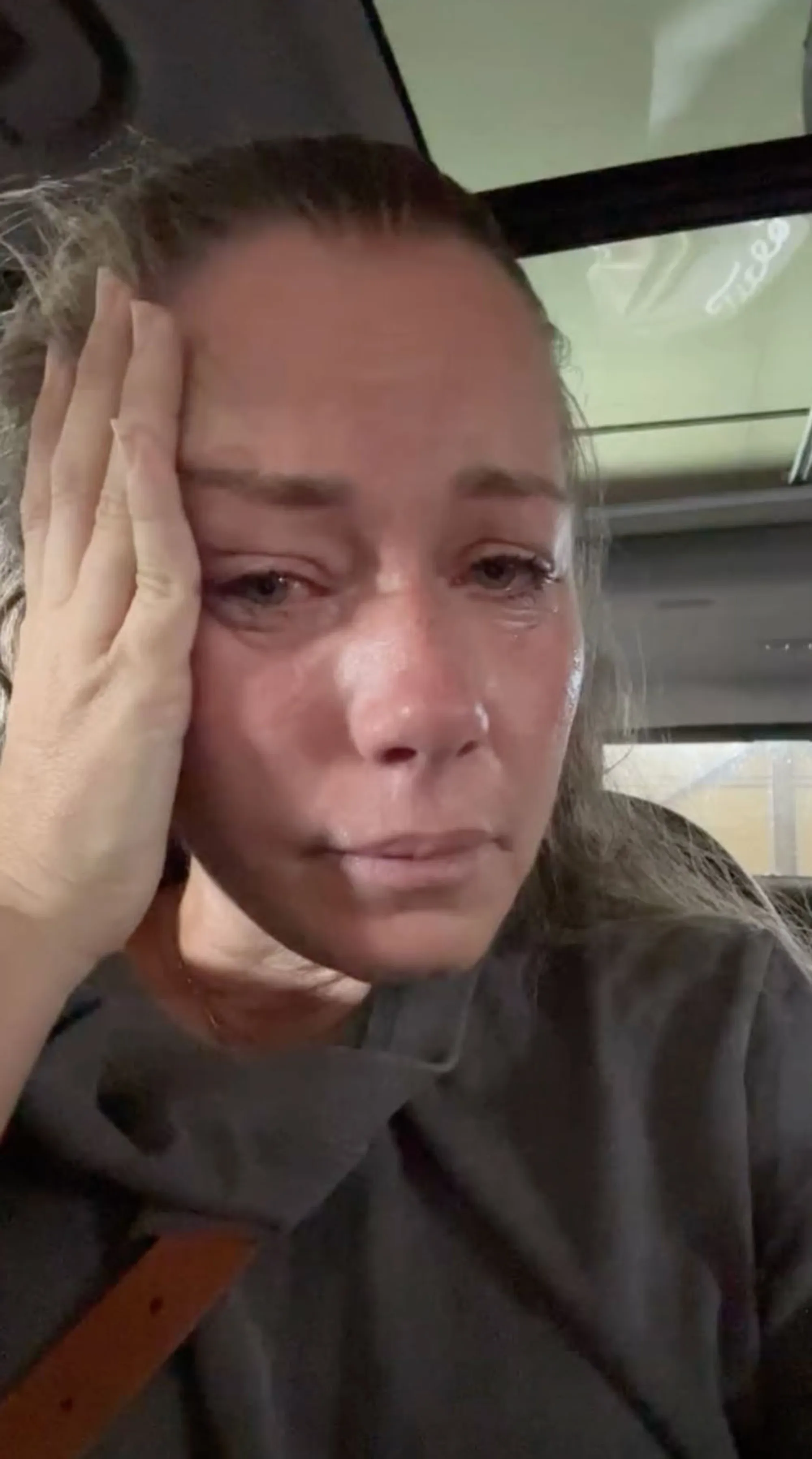 Kendra Wilkinson crying.