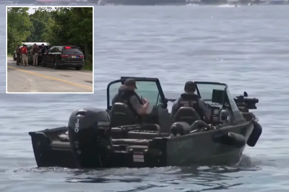 Storm leaves 3 capsized boaters dead as police rescue 7 in Wisconsin tourist hot spot