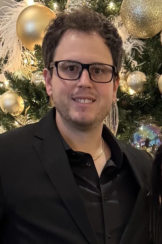 Ford assembly worker Nick Nabozny says he was fired after the company accused him of failing to pay for a bag of Doritos and Ritz crackers with cheese at a self-checkout kiosk.