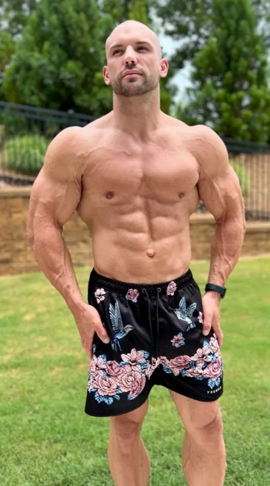 Former Mr. USA Nick Trigili showing off his physique outdoors.