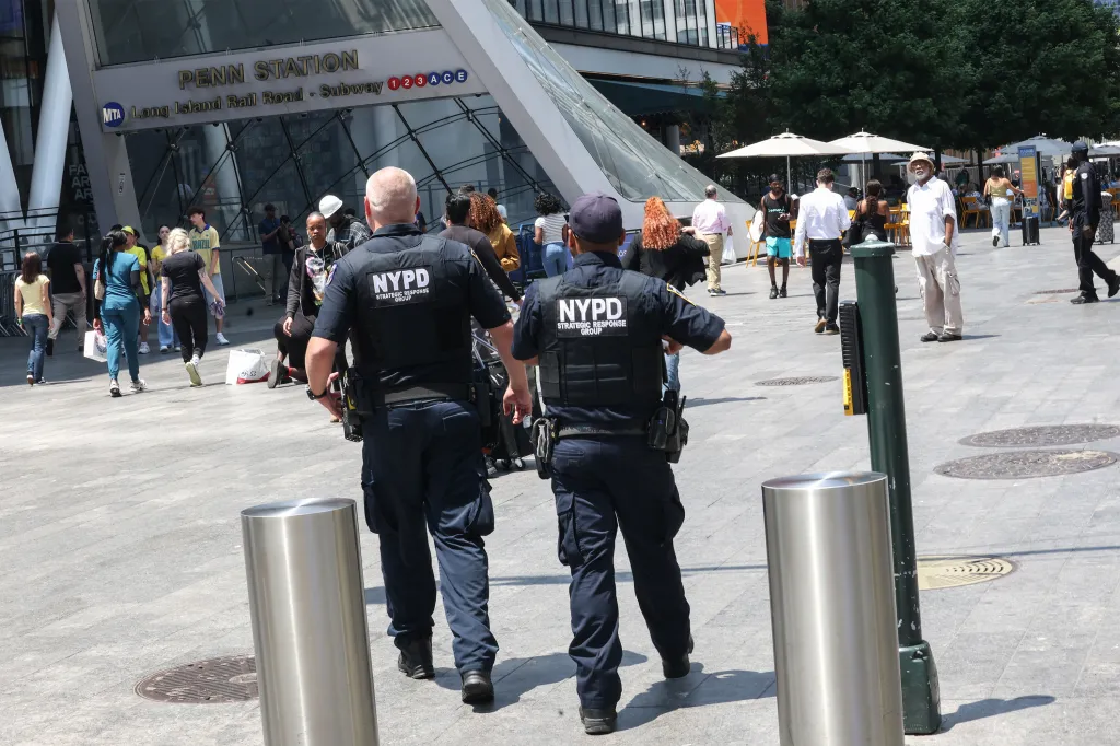 NYPD Counter Terrorism patrol entering the PEenn Station/MSG building on the 33rd street plaza.