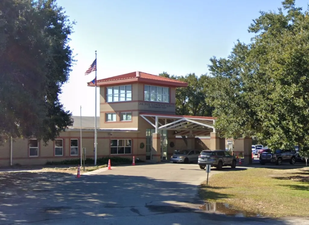 Oak Park Elementary School building.