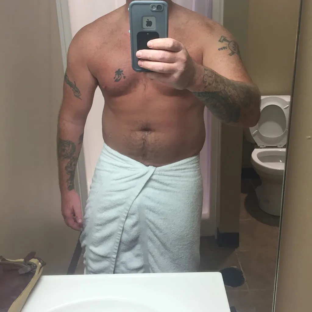 Platner's shirtless profile picture on a dating app.