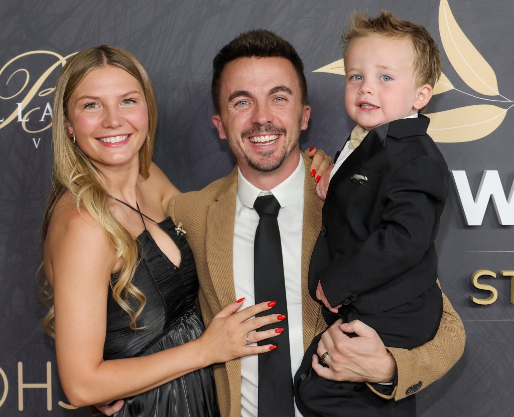 Paige Muniz, Frankie Muniz, and Mauz Muniz pose together at the Steve Irwin Gala.