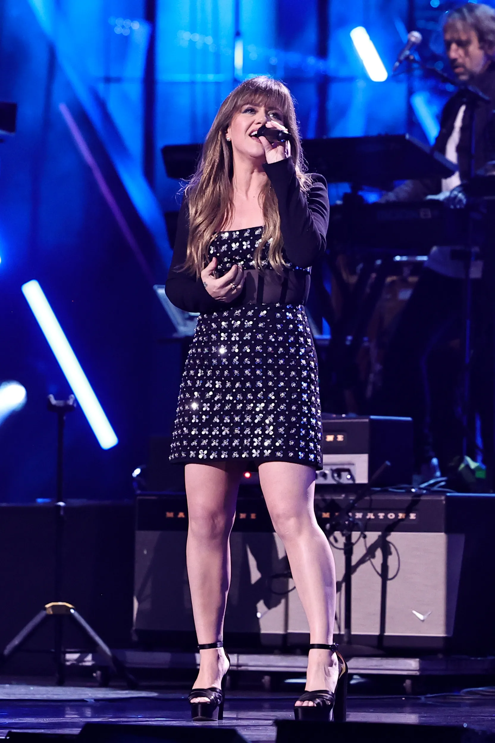 Kelly Clarkson performing on stage at the 2024 Rock & Roll Hall Of Fame Induction Ceremony.