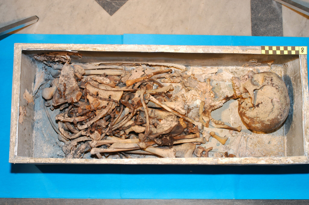 The remains of Francesco I de’ Medici in a rectangular container.