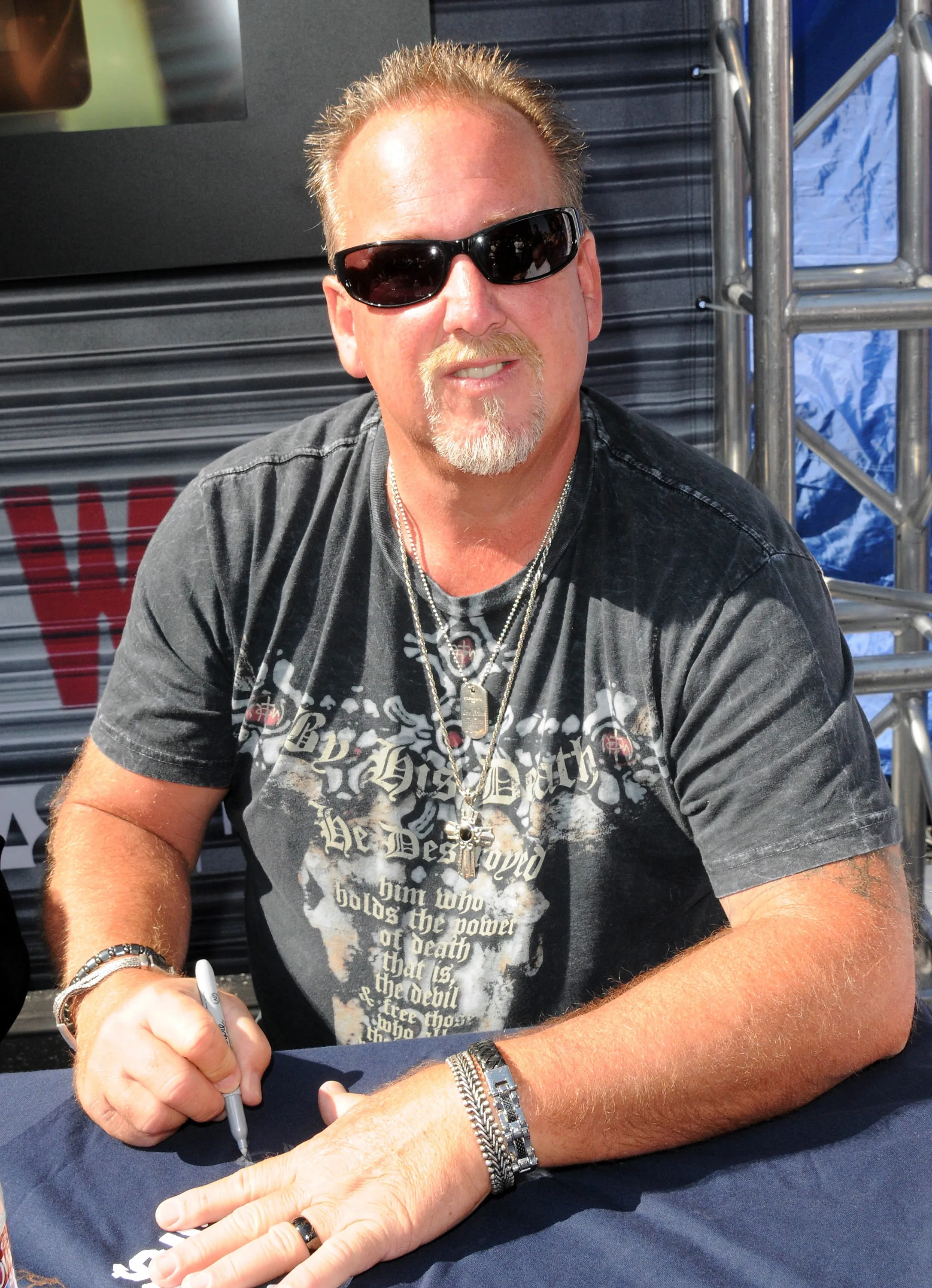Reality star Darrell Sheets signing autographs.