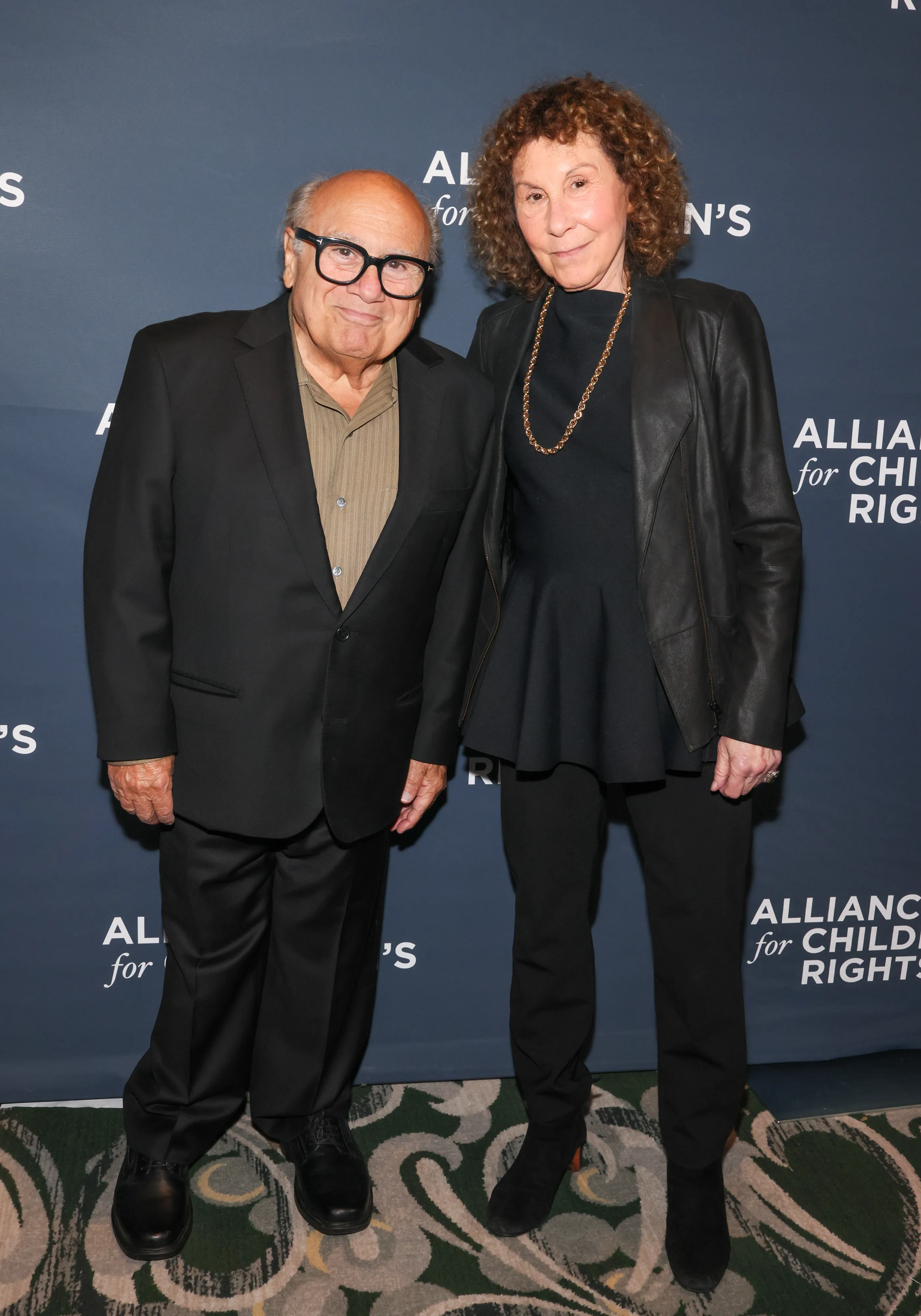 Danny Devito (L) and Rhea Perlman.