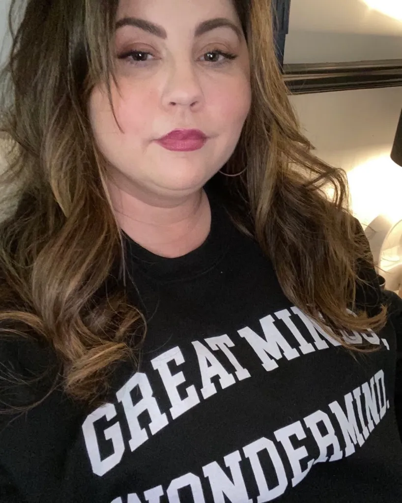 Mandy Teefey, Selena Gomez’s mother, in a black shirt with “GREAT MINDS WONDERMIND” written on it.