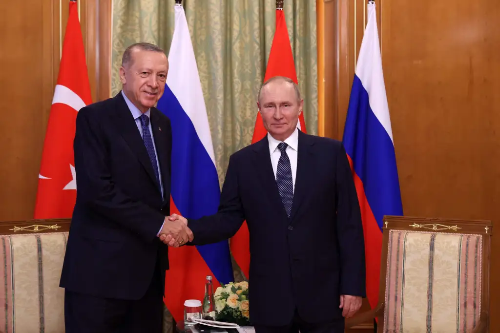 Russian President Vladimir Putin and Turkish President Recep Tayyip Erdogan shake hands.