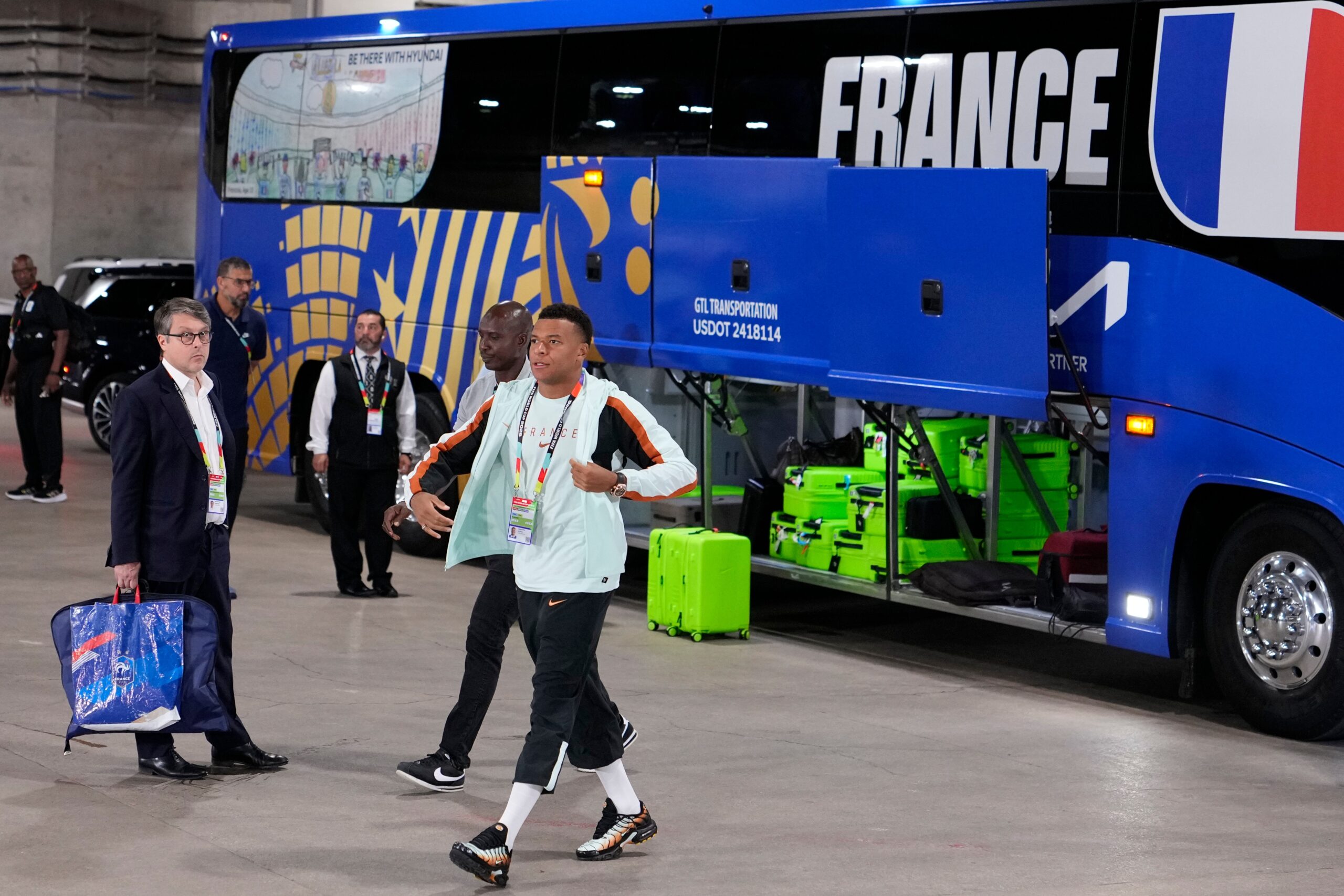 French soccer team arrives in Dallas on an ICE deportation jet