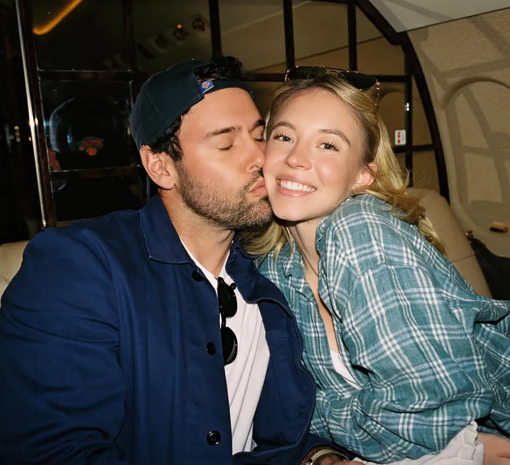 Sydney Sweeney and Scooter Braun in a private jet.
