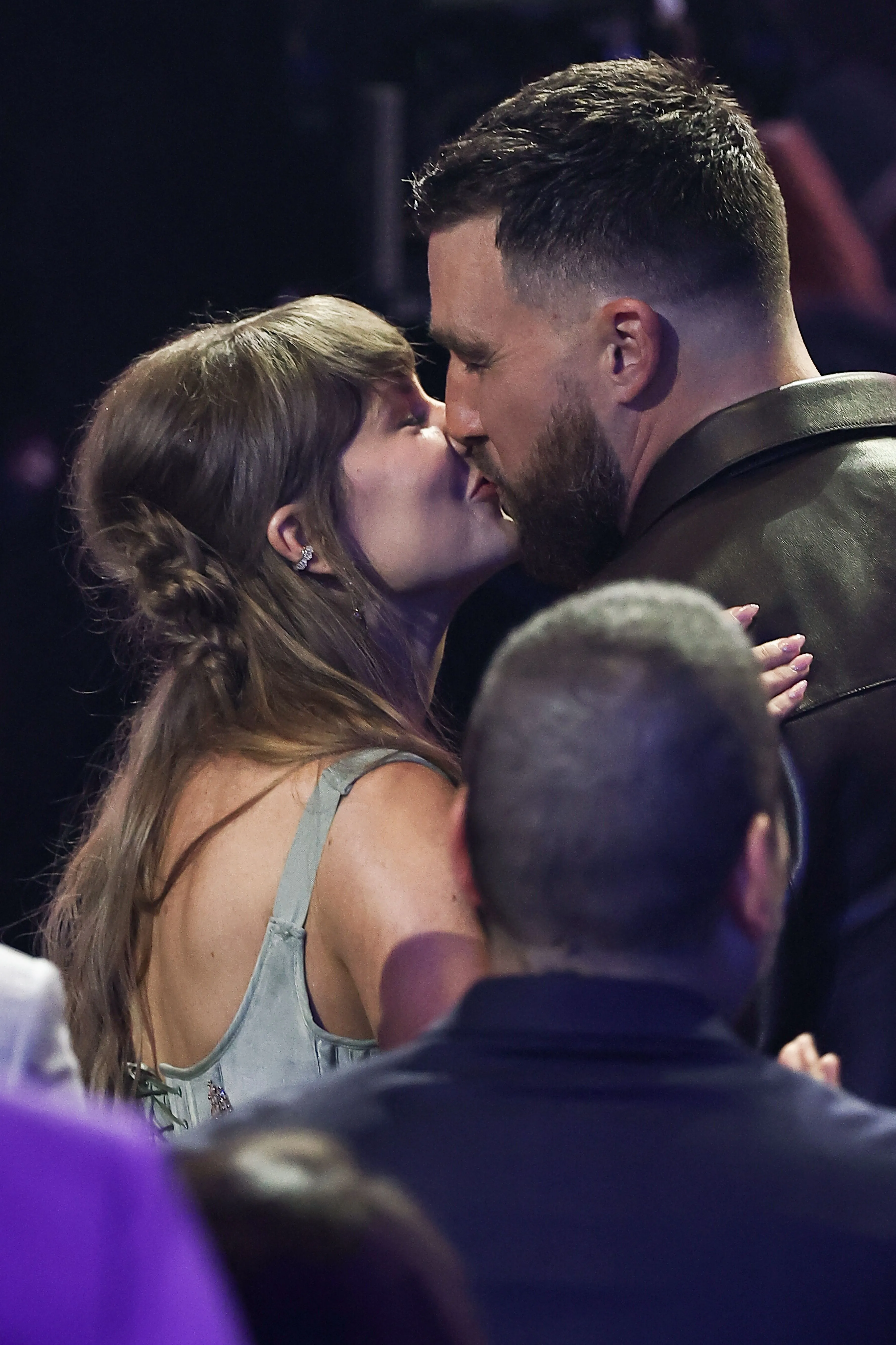 Taylor Swift and Travis Kelce kissing.