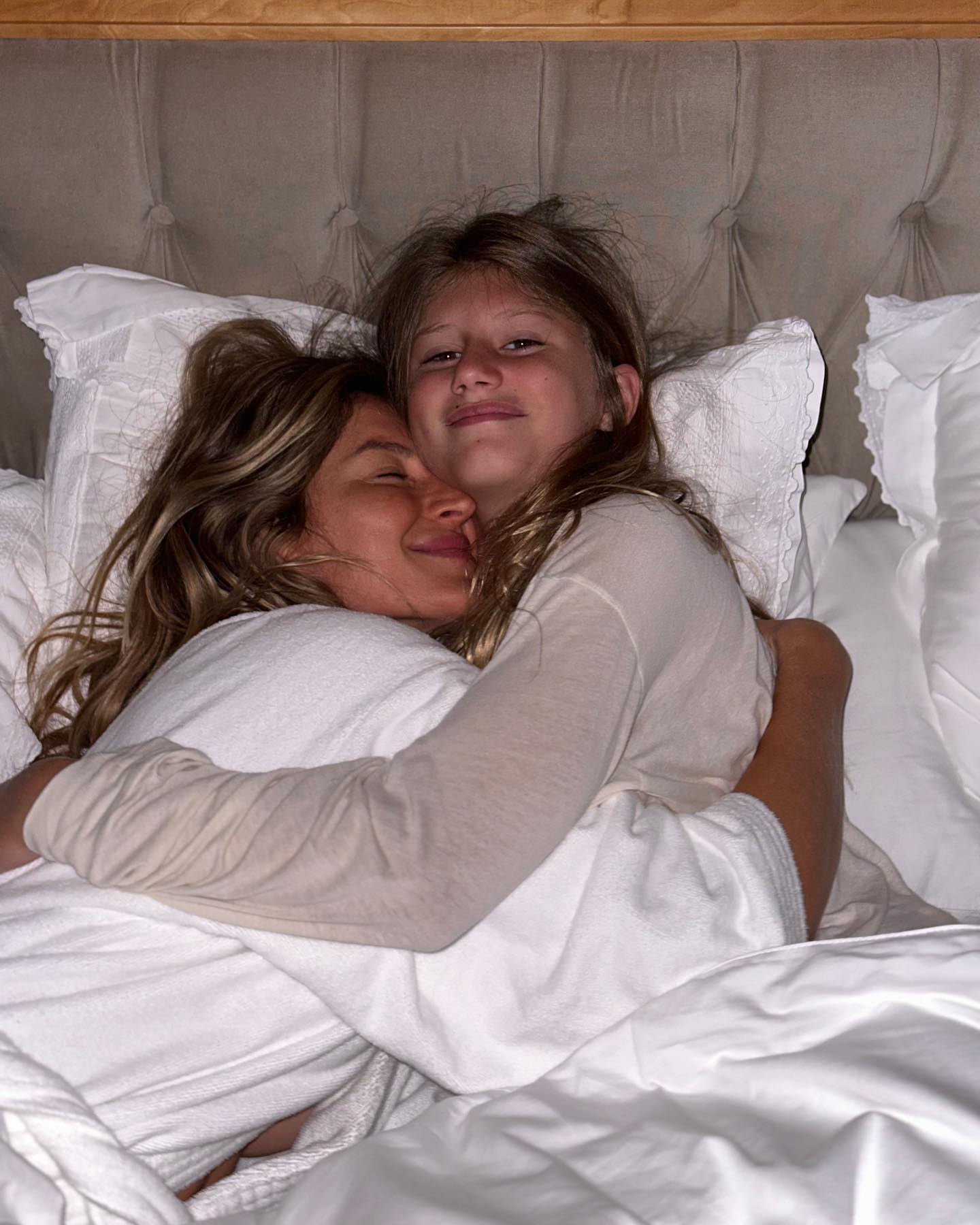 Gisele Bündchen hugging her daughter Vivian in bed.