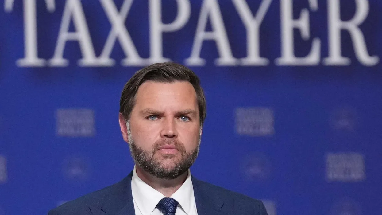 White House inadvertently calls JD Vance ‘dumb’ while critics mock his glaring mistake