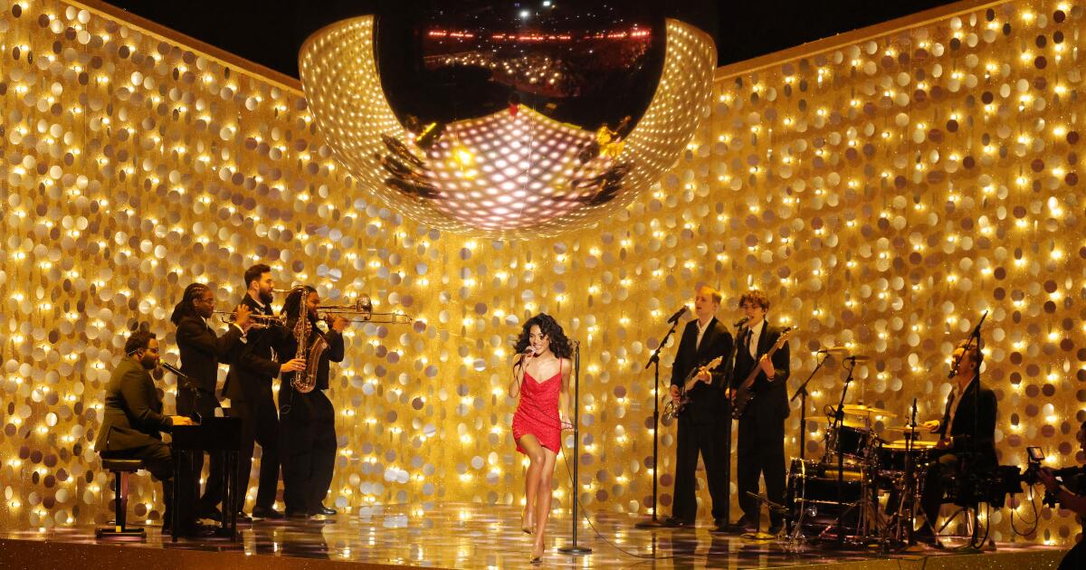 Olivia Dean sings for lovers, fighters and immigrant families at Crypto.com Arena