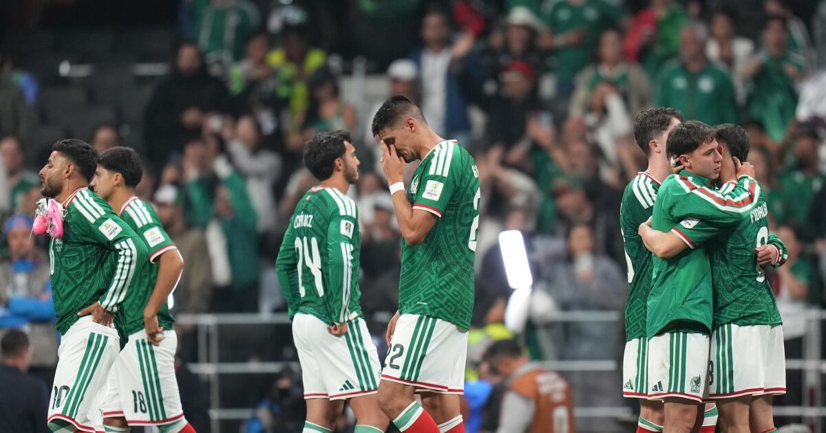 ‘We lost with a lot of honor.’ Mexico falls to England and is ousted from World Cup
