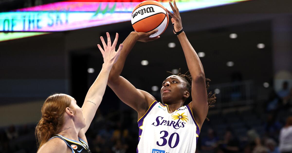 Nneka Ogwumike becomes Sparks’ all-time scoring leader in loss to Chicago