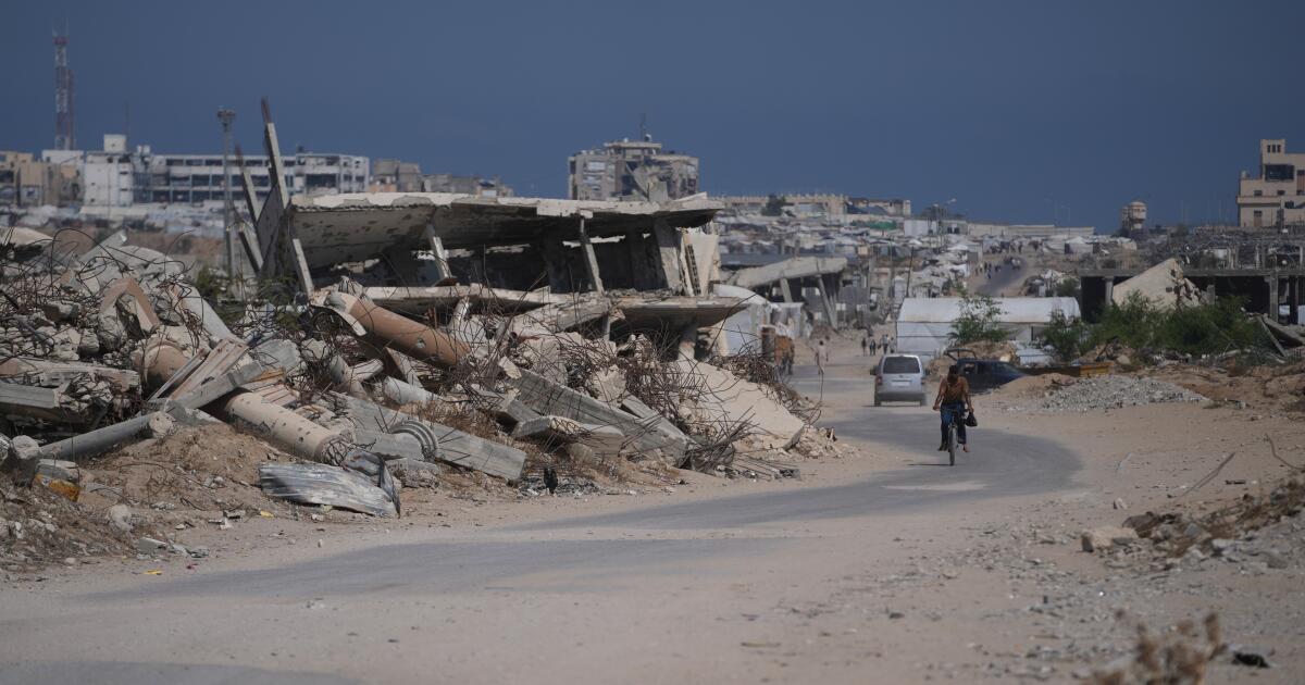 Hamas says it will disarm if Israel halts strikes and withdraws from Gaza, but obstacles remain